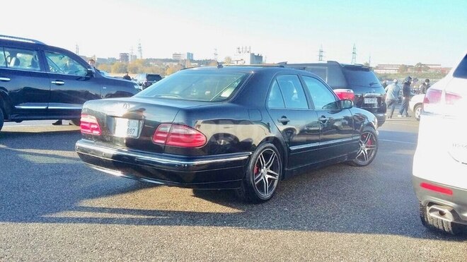 Mercedes E 320 2001, 196,000 km - 3.2 l - Bakı