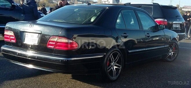Mercedes E 320 2001, 196,000 km - 3.2 l - Bakı
