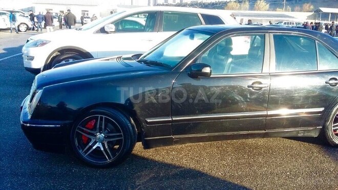 Mercedes E 320 2001, 196,000 km - 3.2 l - Bakı
