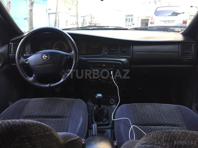Opel Vectra 1996, 300,000 km - 2.0 л - Bakı