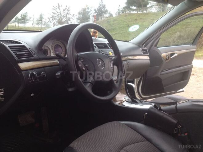 Mercedes E 240 2005, 240,000 km - 2.6 л - Qusar