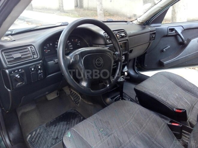 Opel Vectra 1995, 398,000 km - 1.8 l - Mingəçevir