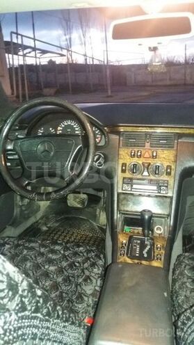 Mercedes E 230 1996, 378,000 km - 2.3 l - Bakı