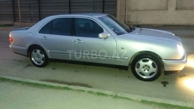 Mercedes E 230 1996, 378,000 km - 2.3 l - Bakı