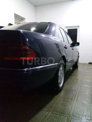 Mercedes E 220 1996, 250,000 km - 2.2 l - Bakı