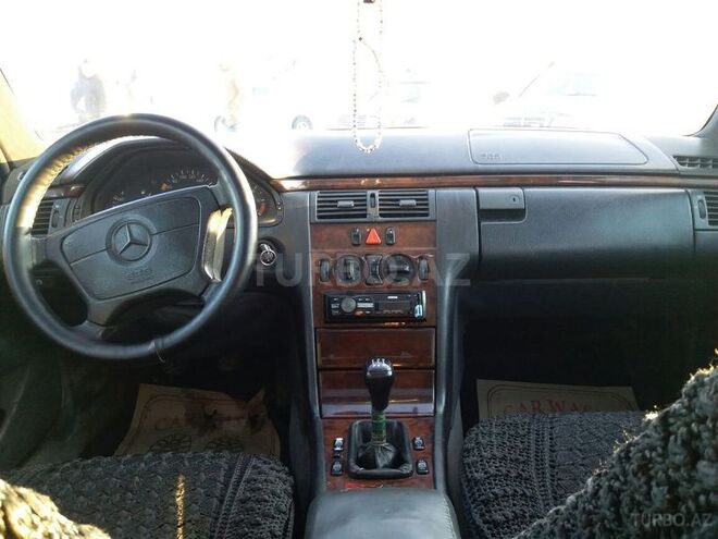 Mercedes E 220 1996, 250,000 km - 2.2 l - Bakı