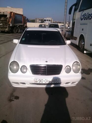 Mercedes E 220 2000, 880,000 km - 2.2 l - Bakı