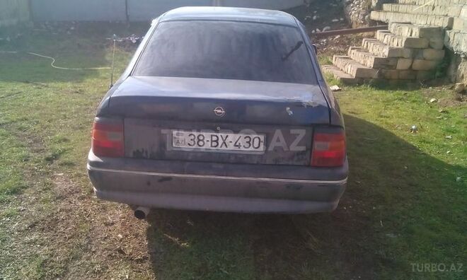 Opel Vectra 1994, 350,000 km - 1.8 l - Quba