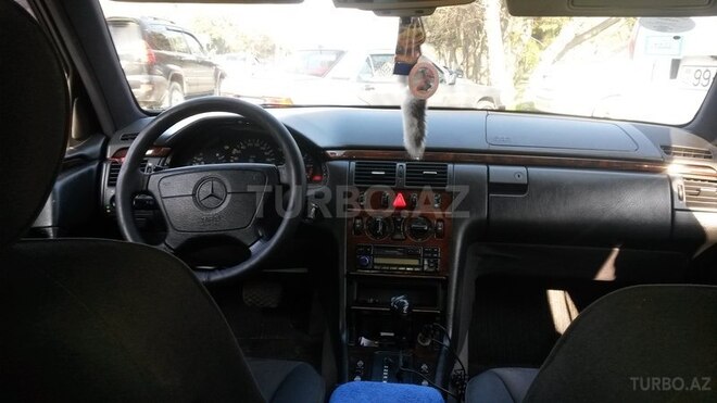 Mercedes E 220 1995, 383,000 km - 2.2 л - Ağsu