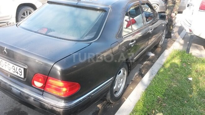 Mercedes E 220 1995, 383,000 km - 2.2 л - Ağsu