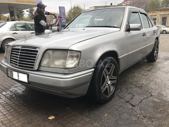 Mercedes E 220 1994, 287,000 km - 2.2 l - Bakı