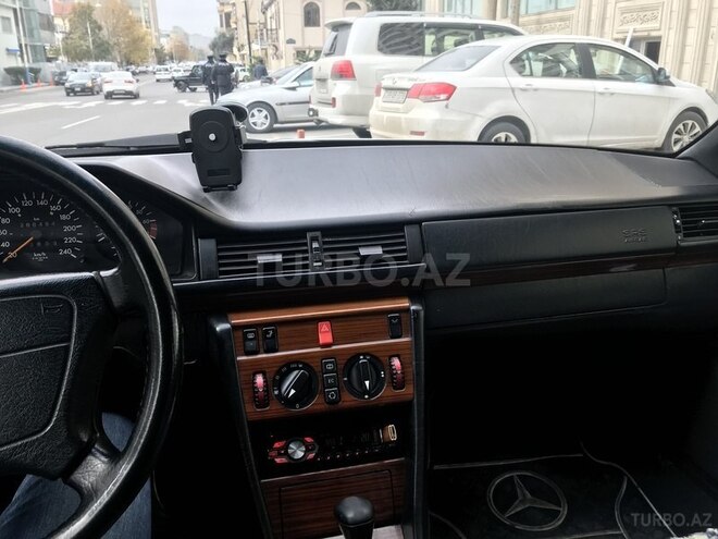 Mercedes E 220 1994, 287,000 km - 2.2 l - Bakı