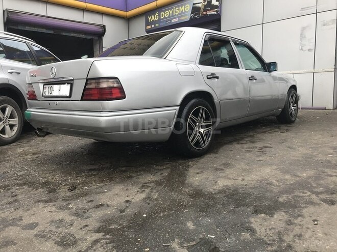 Mercedes E 220 1994, 287,000 km - 2.2 l - Bakı