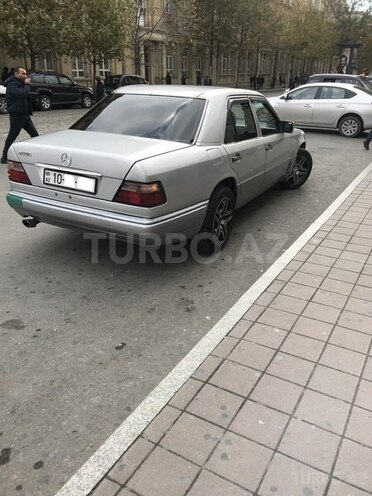 Mercedes E 220 1994, 287,000 km - 2.2 l - Bakı