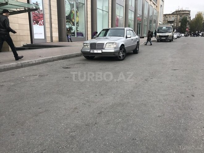 Mercedes E 220 1994, 287,000 km - 2.2 l - Bakı