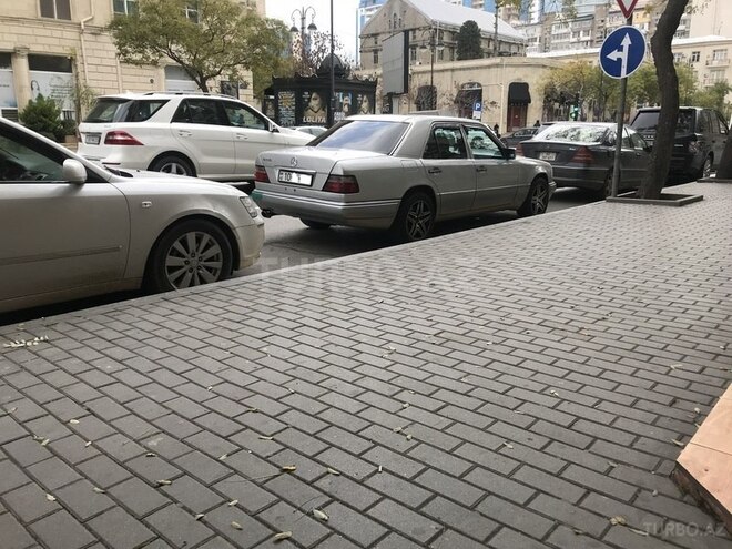 Mercedes E 220 1994, 287,000 km - 2.2 l - Bakı