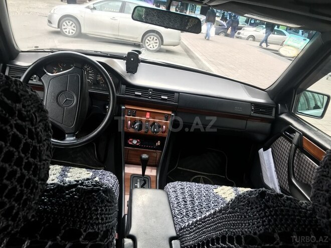 Mercedes E 220 1994, 287,000 km - 2.2 l - Bakı