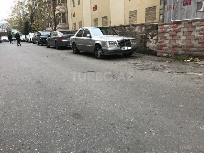 Mercedes E 220 1994, 287,000 km - 2.2 l - Bakı