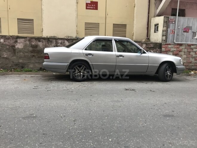 Mercedes E 220 1994, 287,000 km - 2.2 l - Bakı