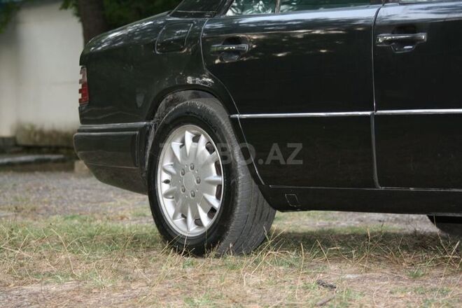 Mercedes E 220 1993, 399,912 km - 2.2 л - Bakı