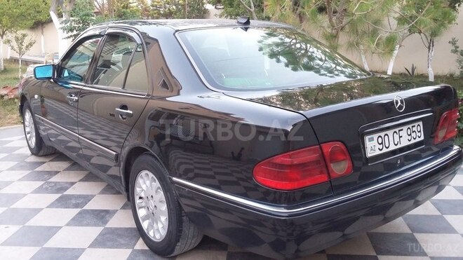 Mercedes E 220 1999, 208,000 km - 2.2 l - Bakı