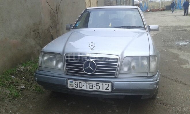 Mercedes E 220 1993, 368,200 km - 2.2 l - Bakı