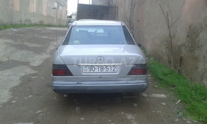 Mercedes E 220 1993, 368,200 km - 2.2 l - Bakı