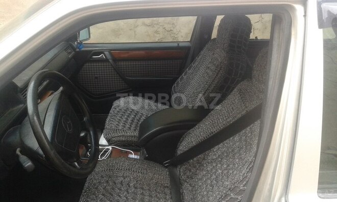 Mercedes E 220 1993, 368,200 km - 2.2 l - Bakı