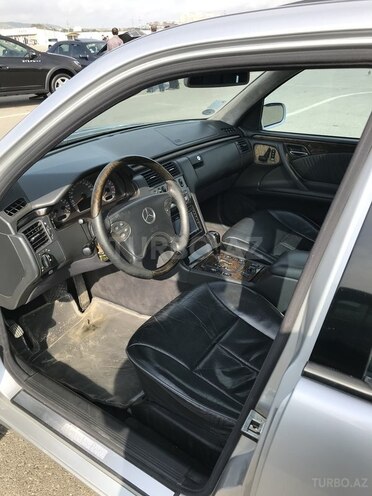 Mercedes E 240 2001, 250,000 km - 0.3 l - Bakı