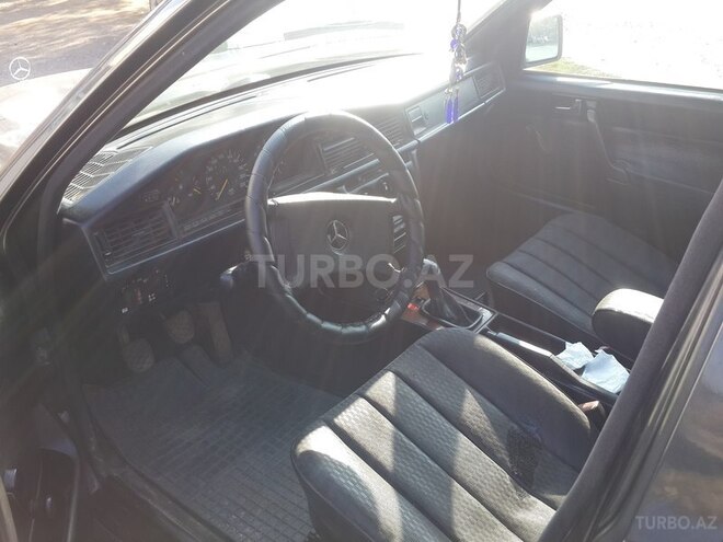 Mercedes E 180 1991, 273 km - 1.8 l - Qazax