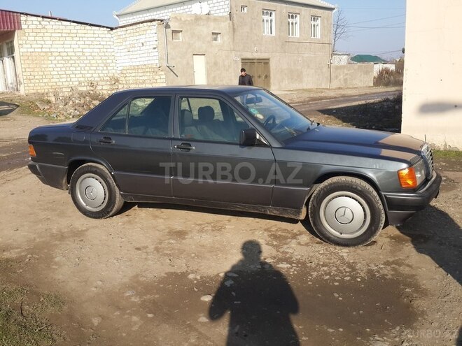 Mercedes E 180 1991, 273 km - 1.8 l - Qazax