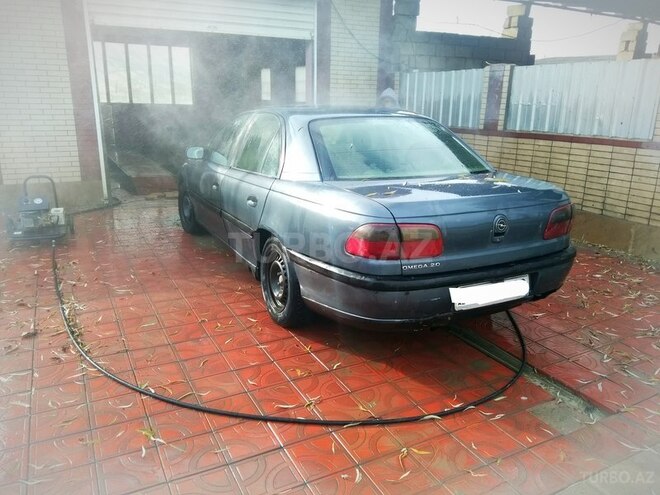Opel Omega 1997, 196,000 km - 2.0 l - Quba