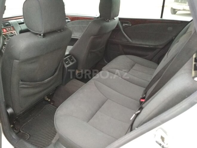 Mercedes E 220 1999, 235,000 km - 2.2 l - Bakı