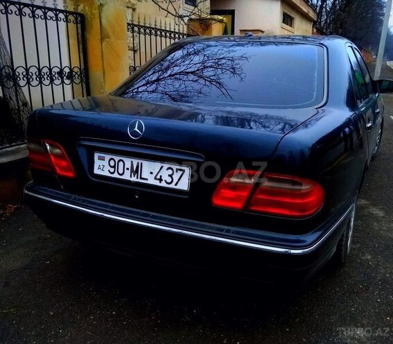 Mercedes E 280 2001, 335,000 km - 2.8 l - Quba