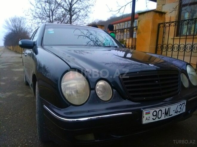 Mercedes E 280 2001, 335,000 km - 2.8 l - Quba