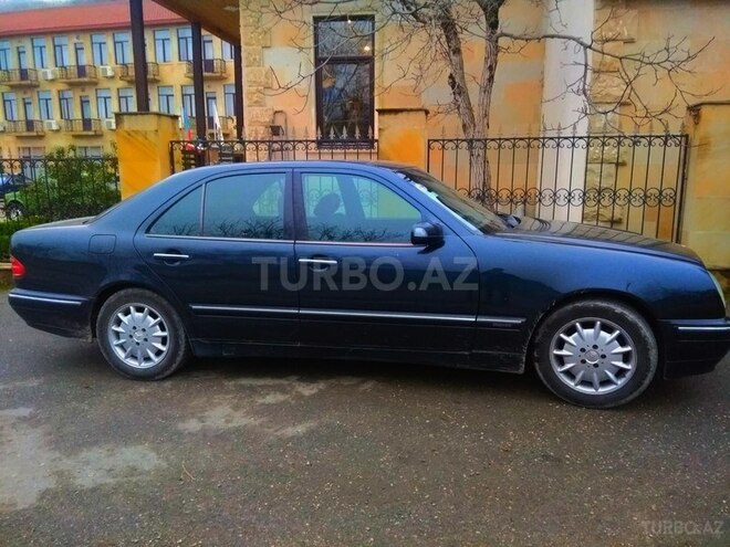 Mercedes E 280 2001, 335,000 km - 2.8 l - Quba