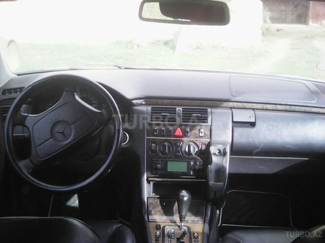 Mercedes E 240 1999, 250,000 km - 2.4 l - Bərdə