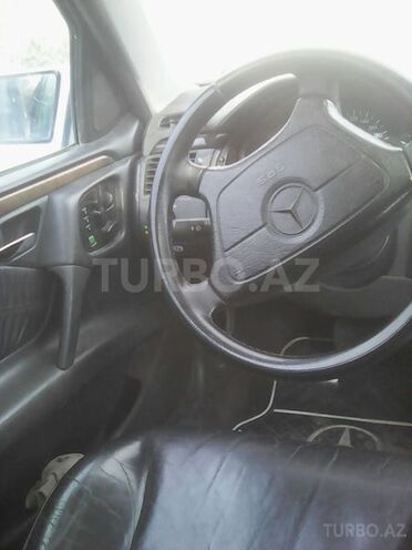 Mercedes E 240 1999, 250,000 km - 2.4 l - Bərdə