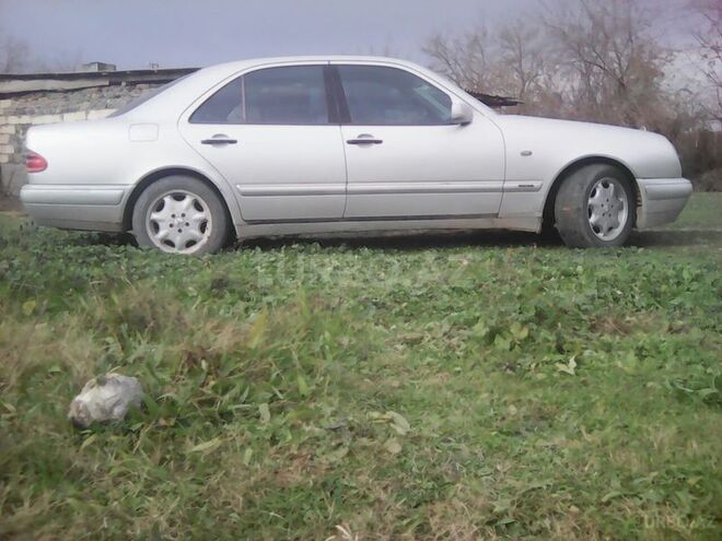 Mercedes E 240 1999, 250,000 km - 2.4 l - Bərdə