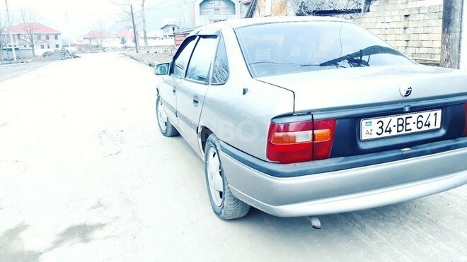 Opel Vectra 1995, 298,465 km - 2.0 l - Qax