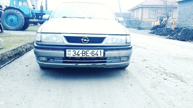 Opel Vectra 1995, 298,465 km - 2.0 l - Qax