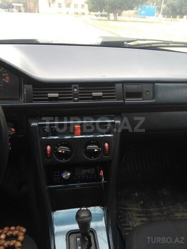Mercedes E 260 1990, 3,910,000 km - 0.3 l - Bakı