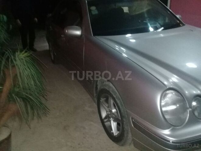 Mercedes E 270 2000, 28,438 km - 2.7 l - Beyləqan