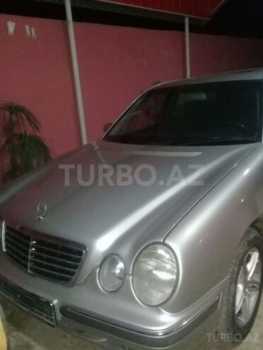 Mercedes E 270 2000, 28,438 km - 2.7 l - Beyləqan