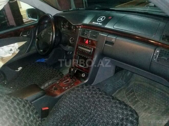 Mercedes E 270 2000, 28,438 km - 2.7 l - Beyləqan