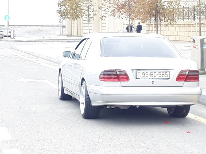 Mercedes E 220 2001, 389,005 km - 2.2 l - Bakı