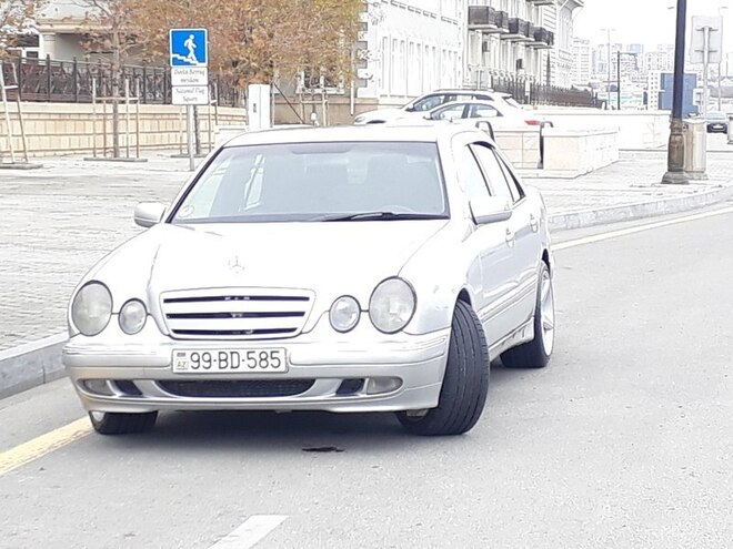 Mercedes E 220 2001, 389,005 km - 2.2 l - Bakı