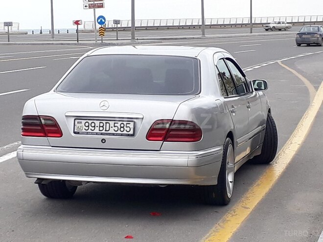 Mercedes E 220 2001, 389,005 km - 2.2 l - Bakı