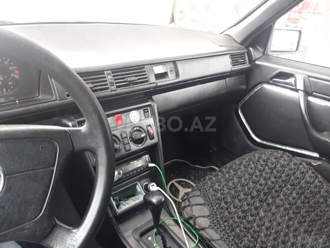 Mercedes E 200 1993, 235,421 km - 2.0 l - Füzuli