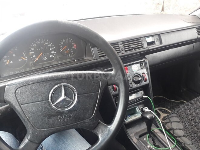Mercedes E 200 1993, 235,421 km - 2.0 l - Füzuli